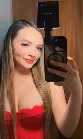 A private 1v1 cam girl chat between two people on CamGirl