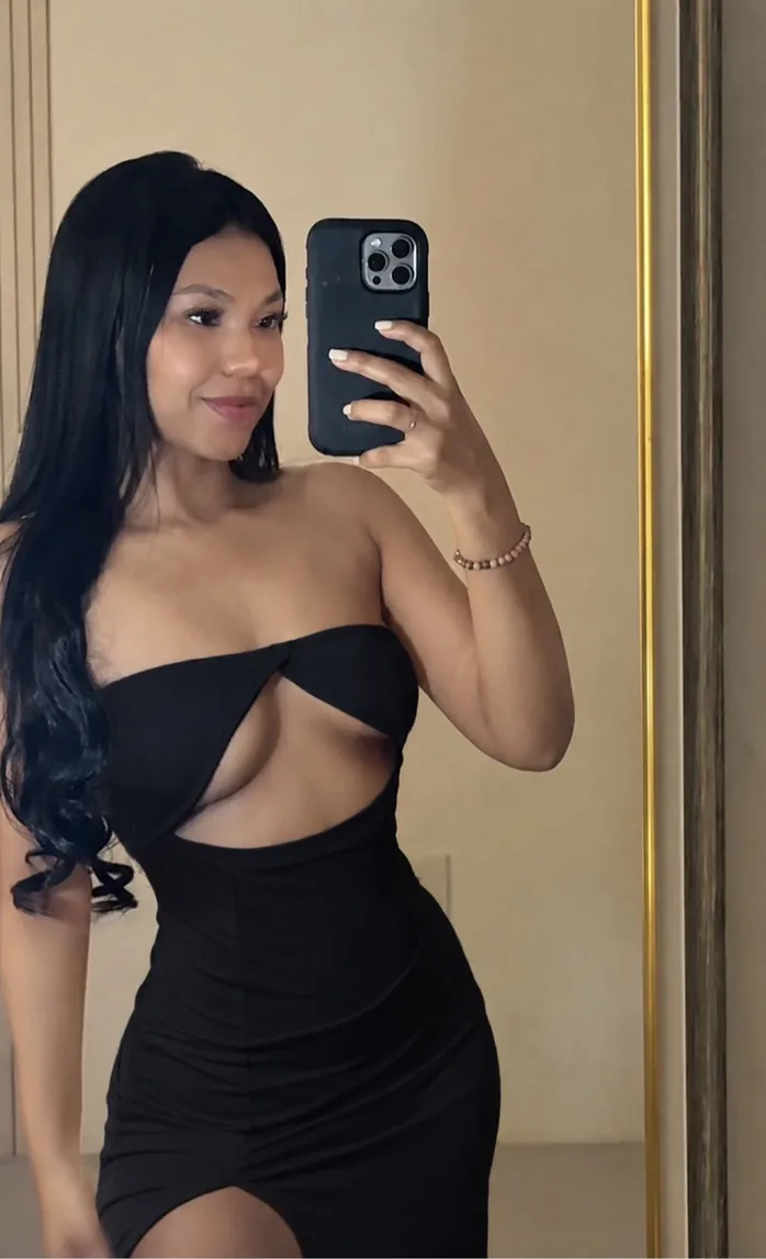 Browsing profiles of cam girls who are online now
